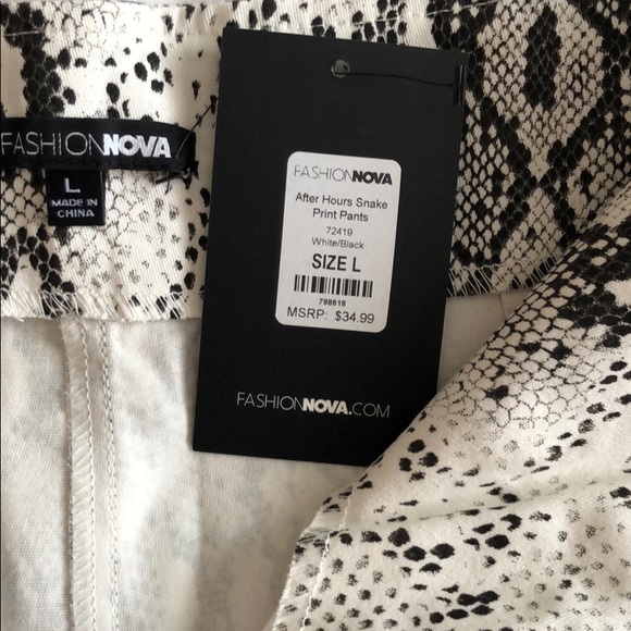 Snake printed pants. Fashion nova. - Picture 5 of 7